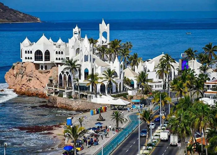 Apartamento Torre con alberca a 1 cuadra de la playa Mazatlán
